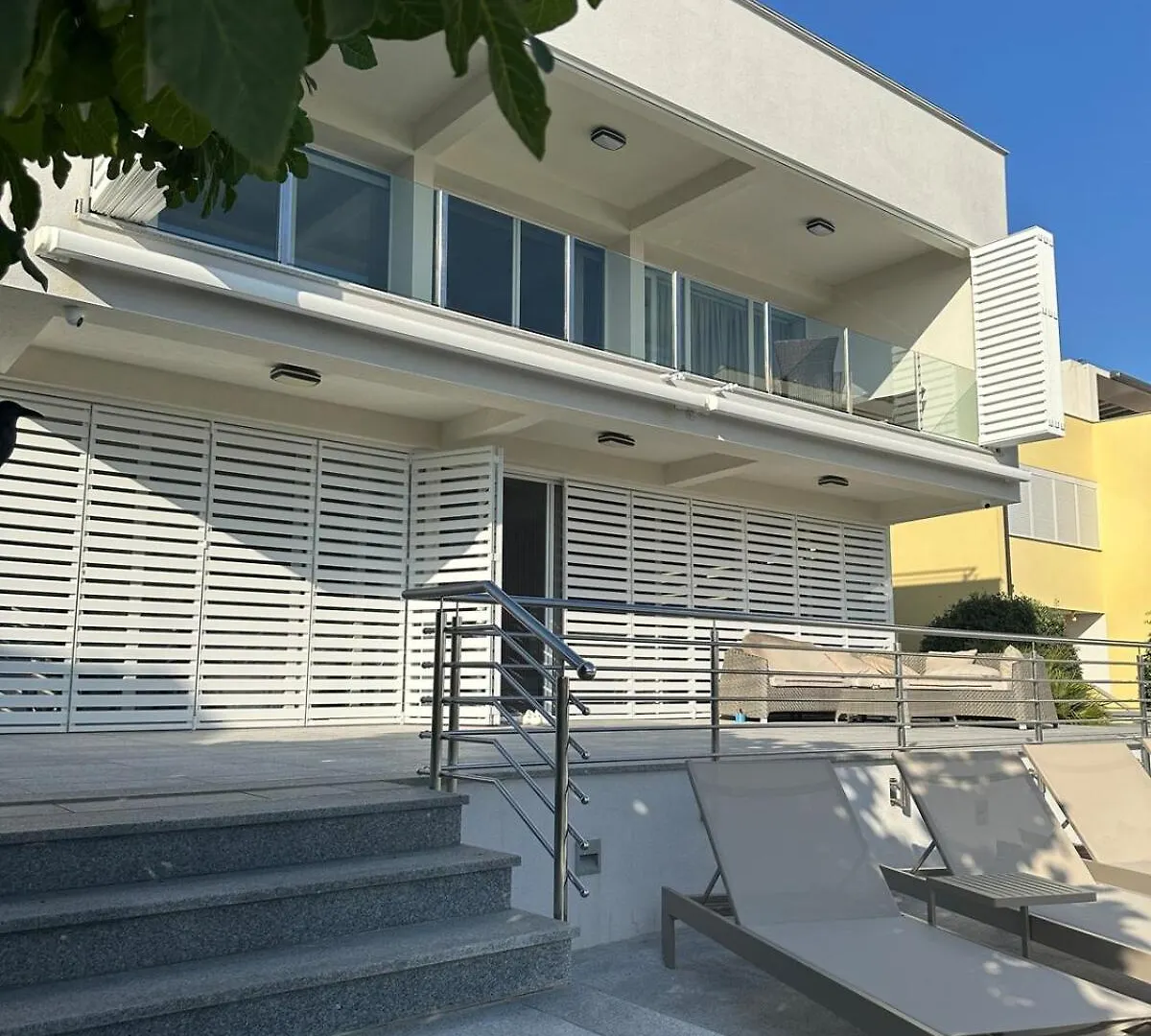 Villa Inami マンドレ