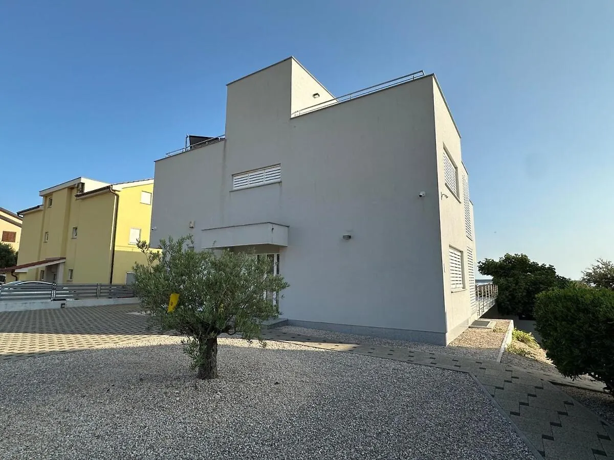 Villa Inami Mandre